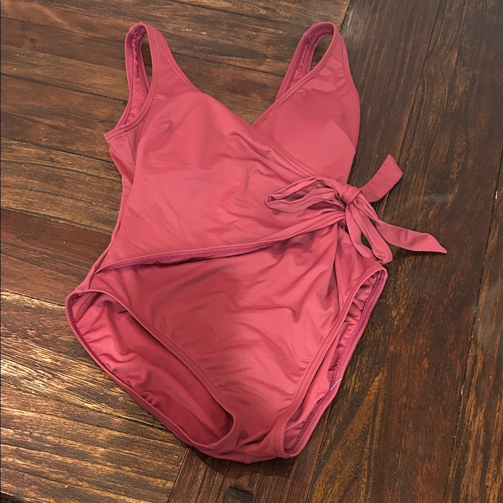 GAP Women's Scoop Neck One-Piece Swimsuit in Deep Rose